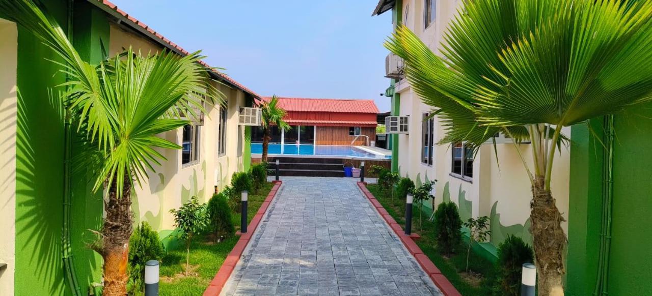 New Mouchak Hotel & Resorts Tajpur Екстериор снимка